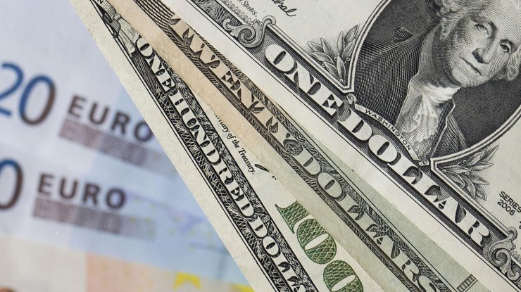 Курс доллара в Украине продолжает стремительно повышаться