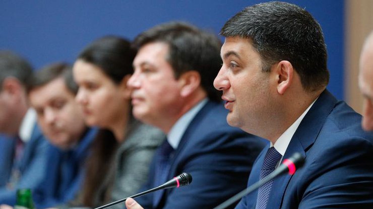 "Наведите там порядок": Гройсман резко раскритиковал условия на контрольных пунктах Донбасса