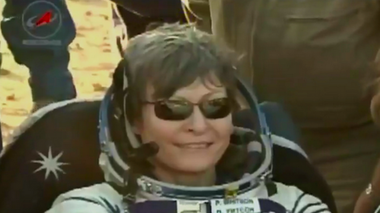 Абсолютный рекорд у Пегги Уитсон. Фото NASA TV
