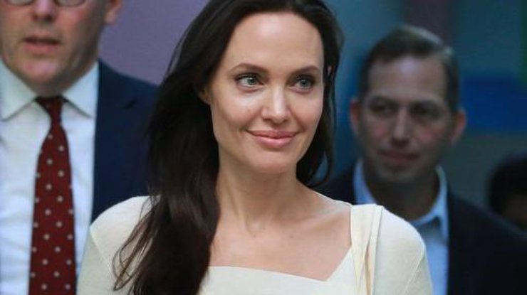 Анджелина Джоли возвращается в кино в роли Малефисенты