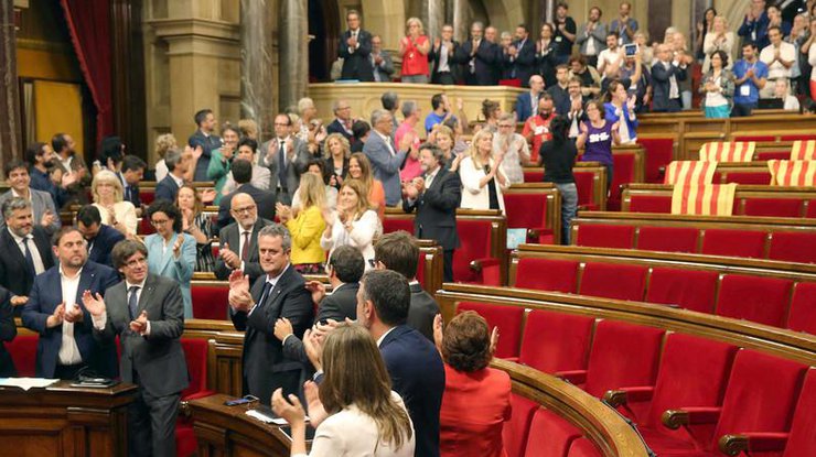 Парламент Каталонии принял закон о проведении референдума об отделении от Испании 
