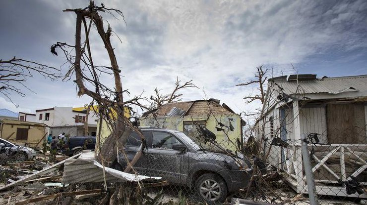 Ураган "Ирма": во Франции оценили масштабный ущерб 