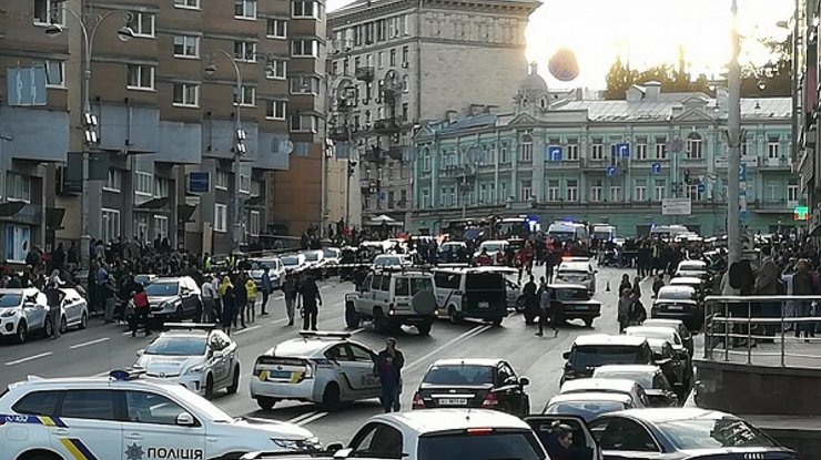 В центре Киева взорвался автомобиль (видео)