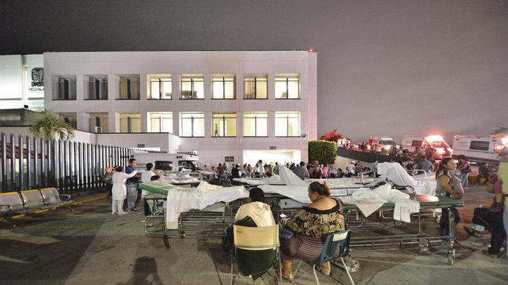 Землетрясение в Мексике: отель раскололся надвое (фото)