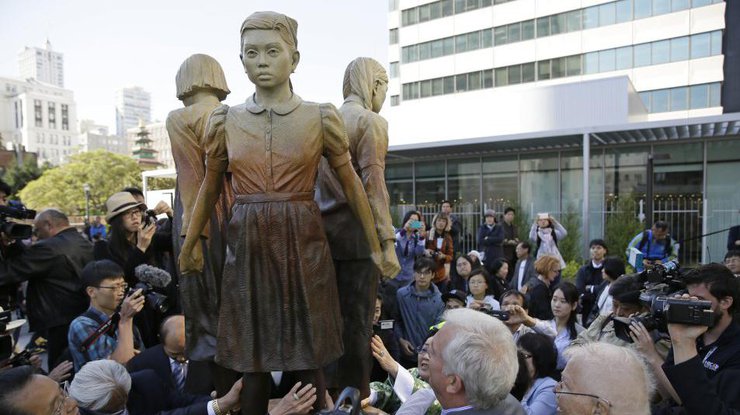 Памятник кореянкам, жертвам "станций утешений"