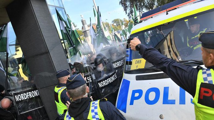 В Швеции полицейские разогнали акцию неонацистов 
