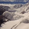 В Карпатах сноубордист чудом избежал лавины (видео)