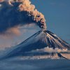 На Камчатке вулкан выбросил гигантский столб пепла 