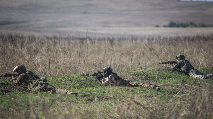 Бойцы ООС удерживают позиции на Донбассе. Илл.: facebook.com/pressjfo.news