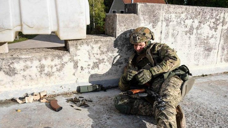 Бойцы ВСУ удерживают позиции на Донбассе. Илл: МОУ