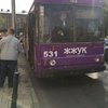 Во Львове троллейбус зажал дверью коляску с ребенком