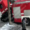 У Києві пожежна машина провалилася під асфальт (відео)