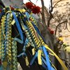 Квіти до меморіалу Небесної Сотні: Україна відзначає День Гідності та Свободи