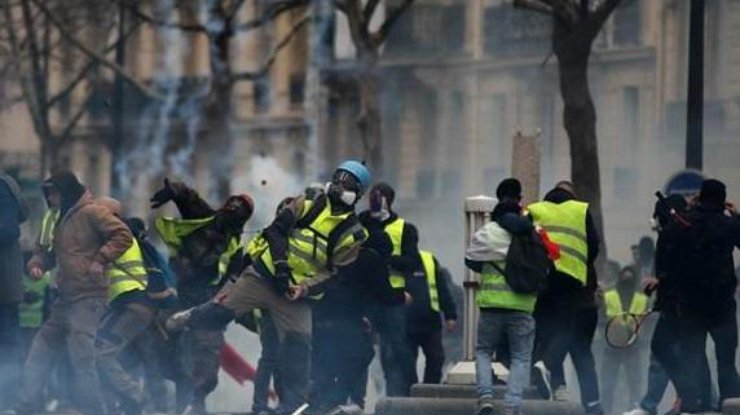 Фото: протесты "желтых жилетов" во Франции