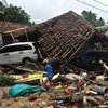Число жертв цунами в Индонезии неумолимо растет 