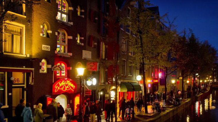 В Амстердаме ужесточили правила посещения квартала красных фонарей 