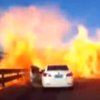 Огонь "поглотил" дорогу после аварии (видео)