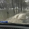 У Києві прорив водогону перетворив вулицю на озеро (відео)