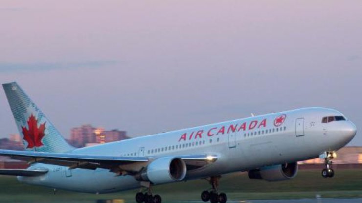 В Канаде пассажиры самолета пострадали из-за сильной турбулентности