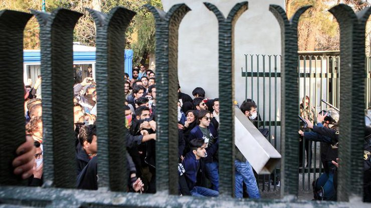 Протесты в Иране (иллюстрация)