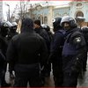 Порошенко отреагировал на нападение на полицейских под Верховной Радой