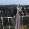 В Китае открыли самый высокий мост из стекла (фото)