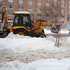 Киевлян рассмешила уборка снега коммунальщиками (видео)