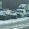 В США из-за снега столкнулись одновременно 80 авто (фото)