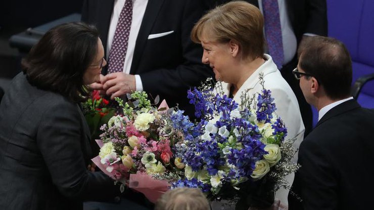 Кандидатуру председателя ХДС Меркель поддержали 364 депутатов Бундестага