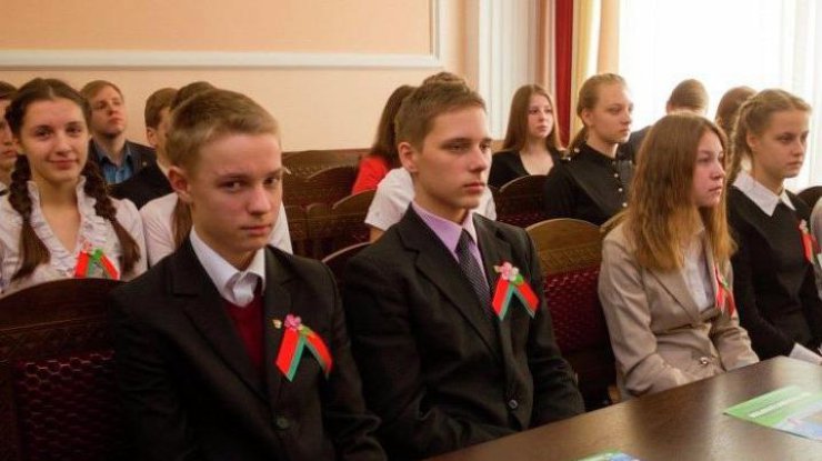 Белорусские школьники смогут изучать украинский язык. Фото: brsm.by