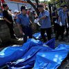 На Филиппинах самолет упал на жилой дом, погибли люди (фото) 