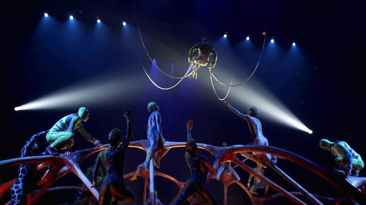 Шоу Cirque du Soleil (иллюстрация)