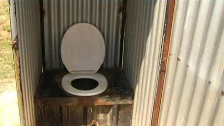 5-летняя первоклассница провалилась в школьном туалете