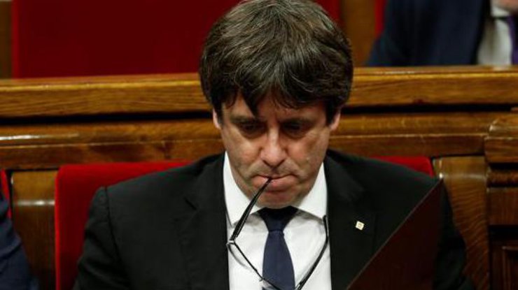 Парламент Каталонии позволил Пучдемону претендовать на пост главы правительства