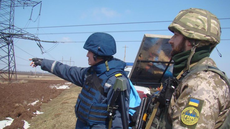 Украинские воееные удерживают линию разграничения. Фото: пресс-центр АТО.