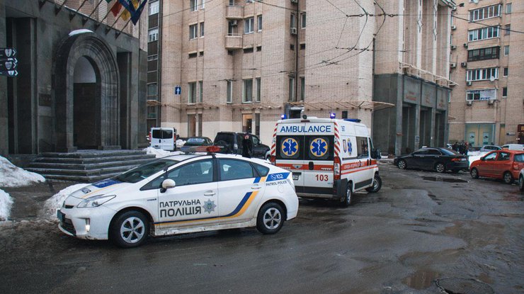 На место приехали вооруженные полицейские. Фото: kiev.informator.ua