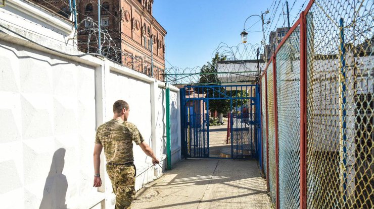 Тюрьмы Украины катастрофически переполнены 