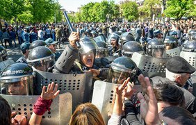 Ереван охватили массовые протесты