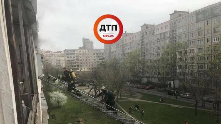 В Киеве на Оболони произошел страшный пожар
