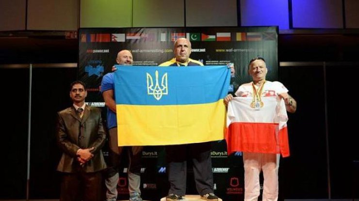 Перед смертью Головченко завоевал титул чемпиона мира в седьмой раз.