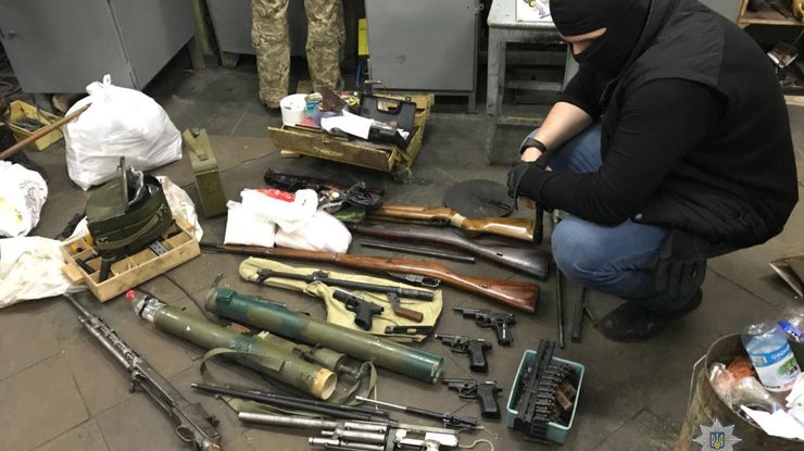 Сбу задержала преступную группировку с рекордным арсеналом боеприпасов