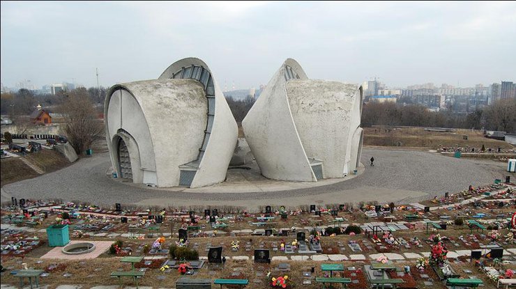 В больших городах не хватает крематориев. Фото: voevoda.livejournal.com