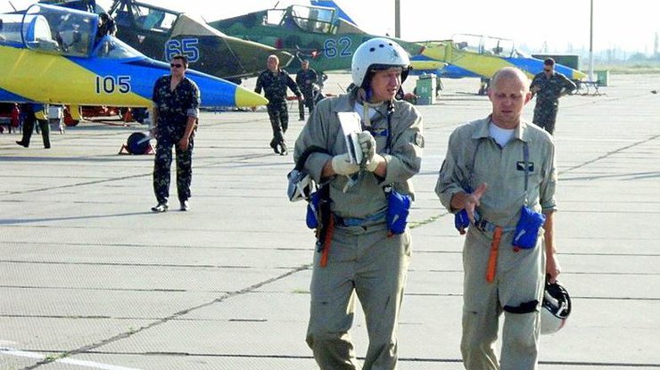 Министр обороны подписал приказ о повышении зарплаты военным летчикам.
