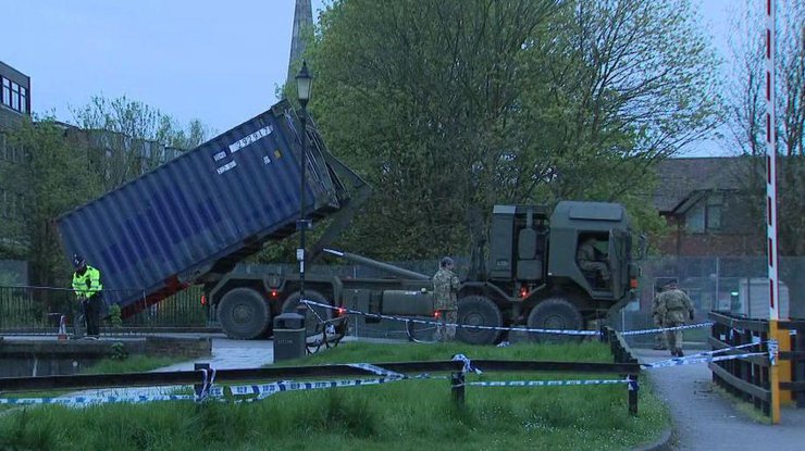 В Солсбери прибыли военные грузовики.