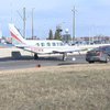 Во время посадки на автостраду у самолета отпал кусок крыла (видео)