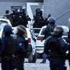 Во Франции вооруженный мужчина забаррикадировался в отеле