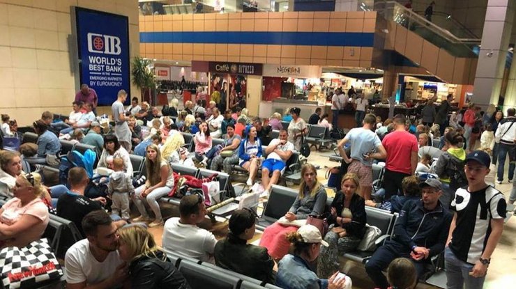 Туристы направляющиеся в Египет застряли в аэропорту "Борисполь" (Фото: Варта 1)