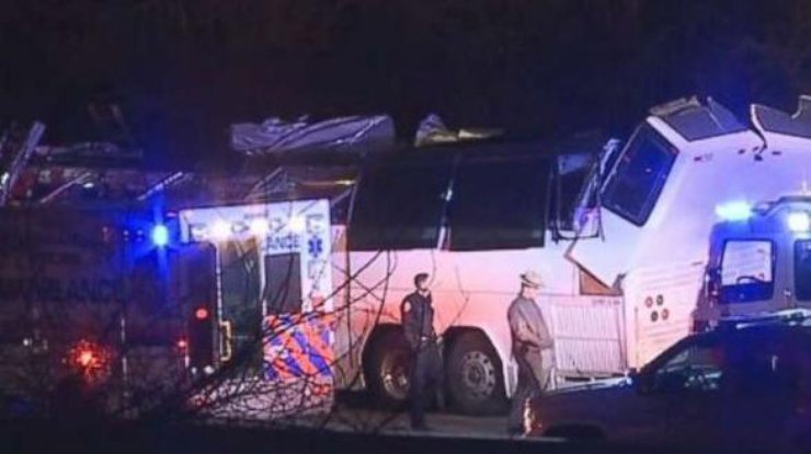 Пострадали 42 человека из 44, находившихся в автобусе.