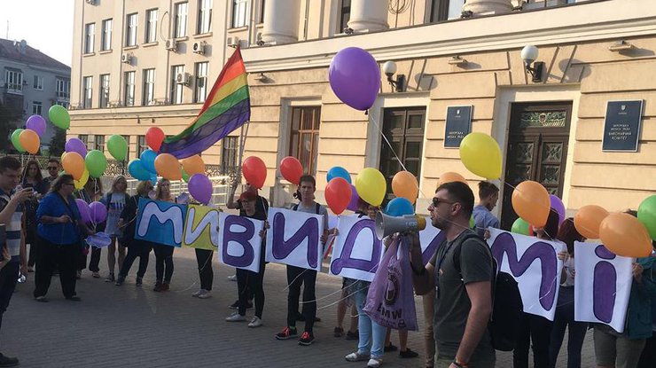 В Запорожье мужчина кинул взрывчатку в толпу участников ЛГБТ-акции