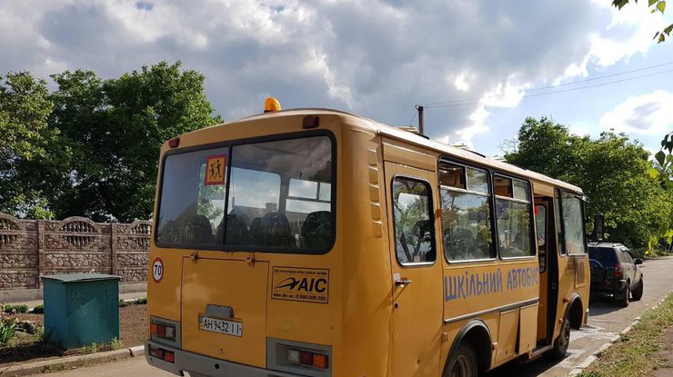 В Донецкой области загорелся школьный автобус с детьми